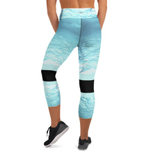 Submerged black - underwater / sports Capri Leggings