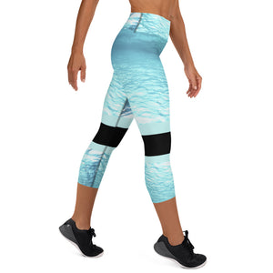 Submerged black - underwater / sports Capri Leggings