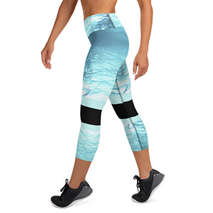 Submerged black - underwater / sports Capri Leggings